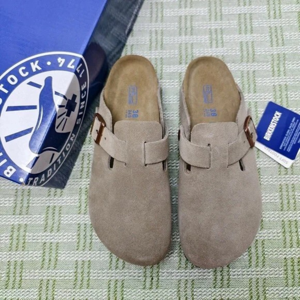 🎁Women's Birkenstock Boston Clogs - Taupe Suede, Narrow Fit